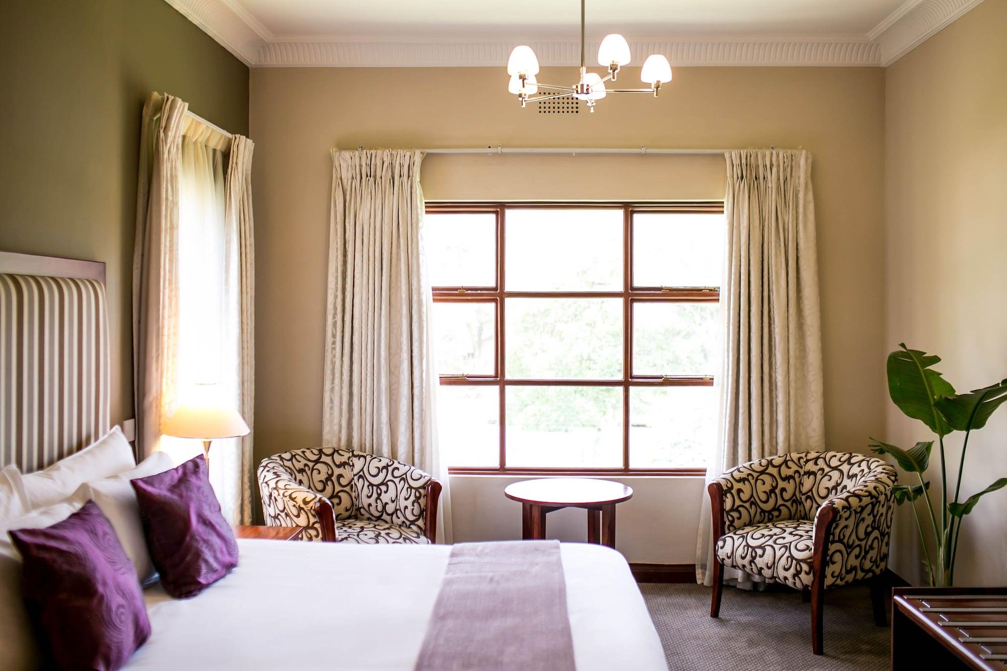 Bronte Hotel Хараре Екстериор снимка