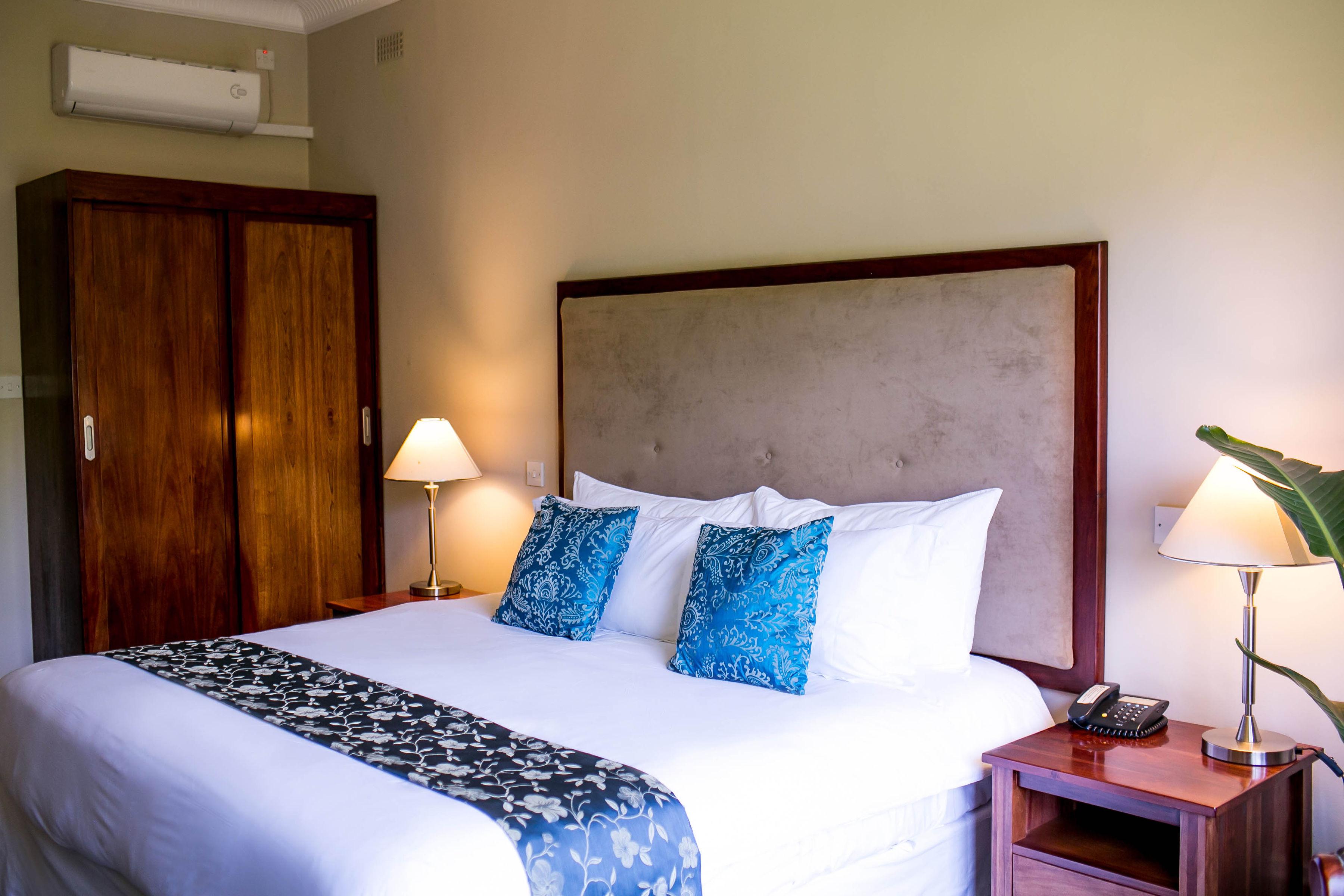 Bronte Hotel Хараре Екстериор снимка