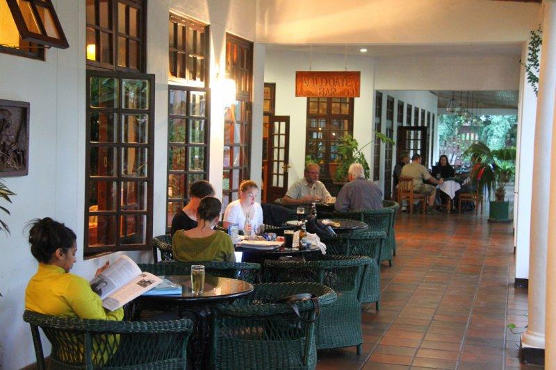 Bronte Hotel Хараре Екстериор снимка