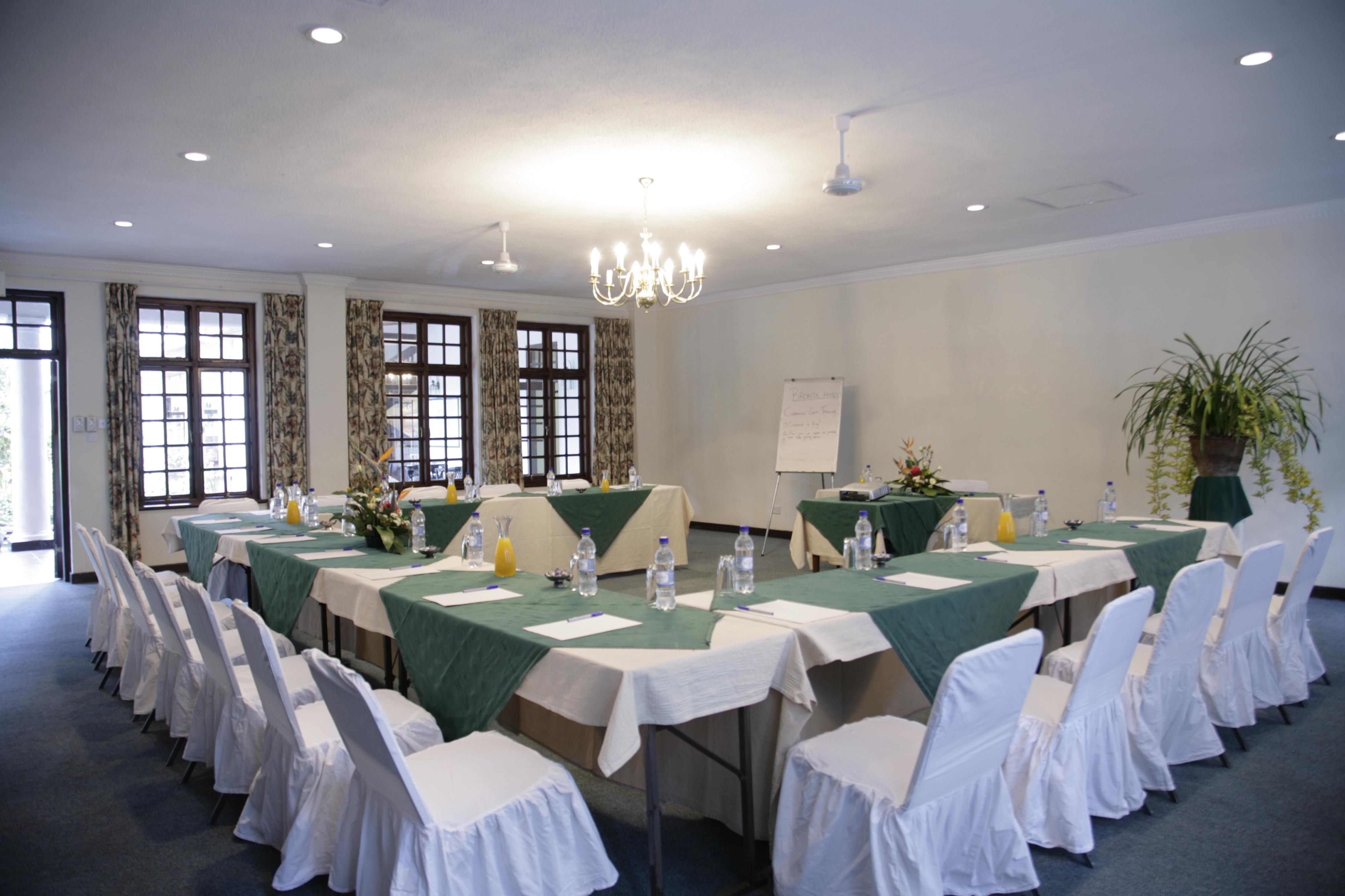 Bronte Hotel Хараре Екстериор снимка