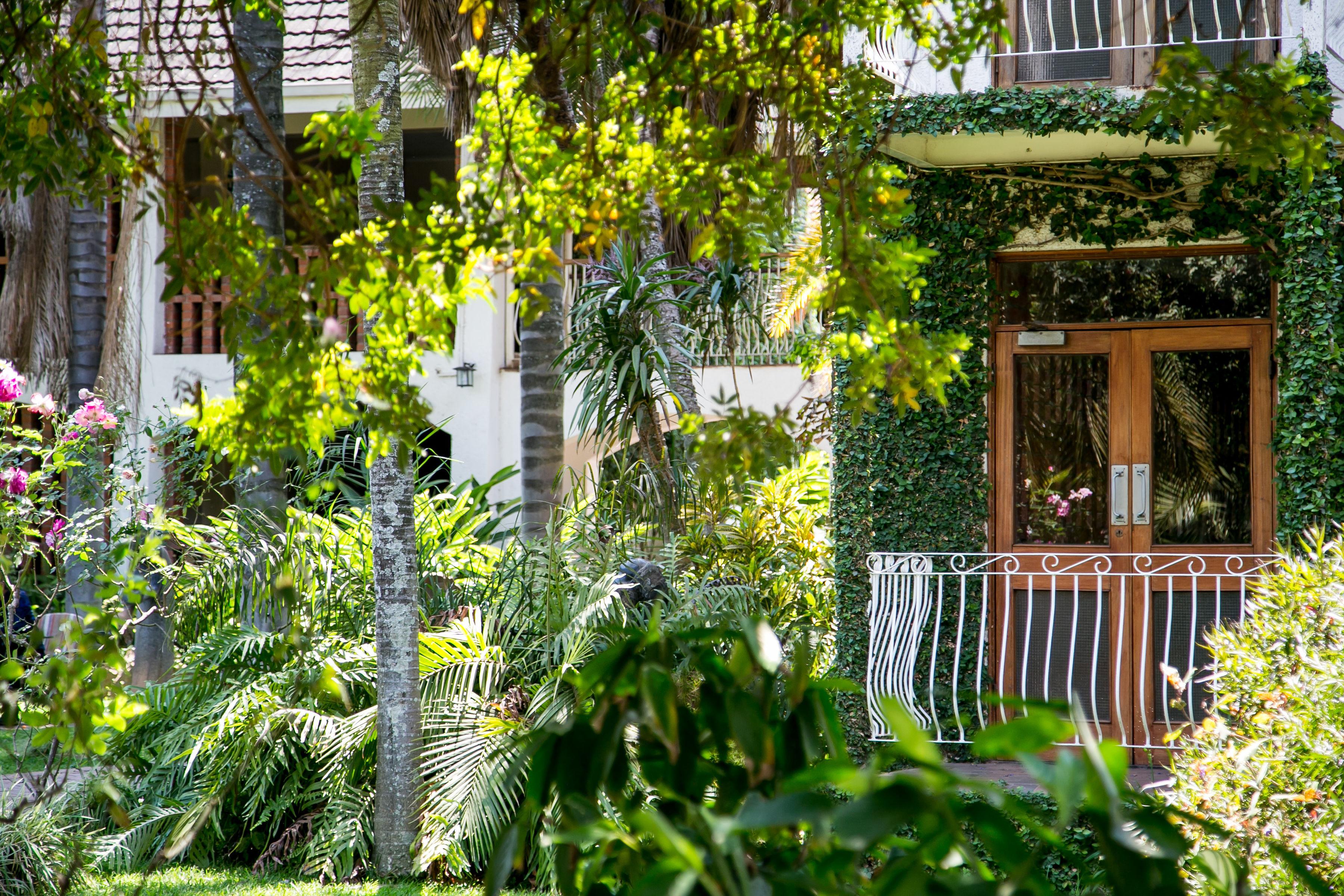 Bronte Hotel Хараре Екстериор снимка