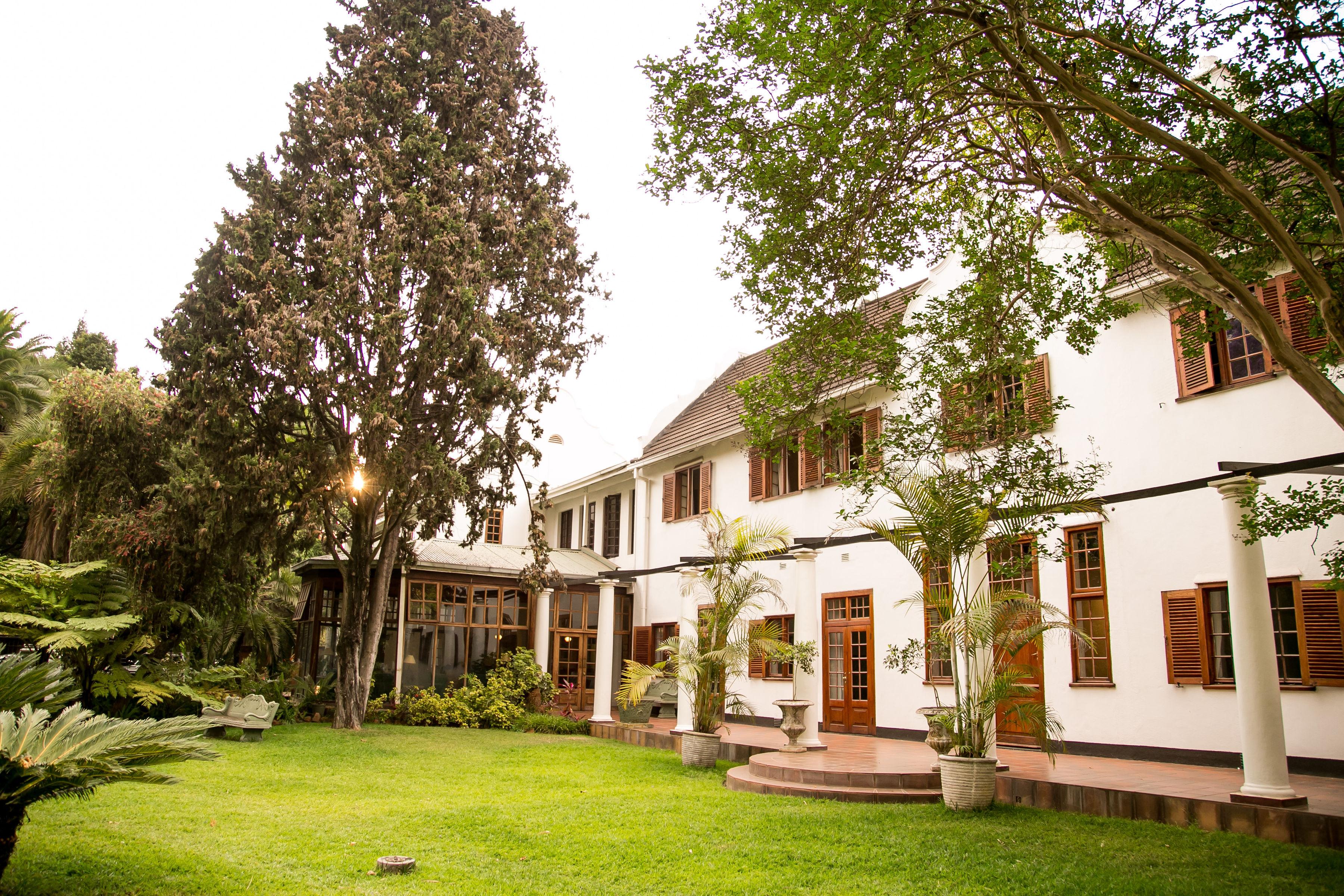 Bronte Hotel Хараре Екстериор снимка