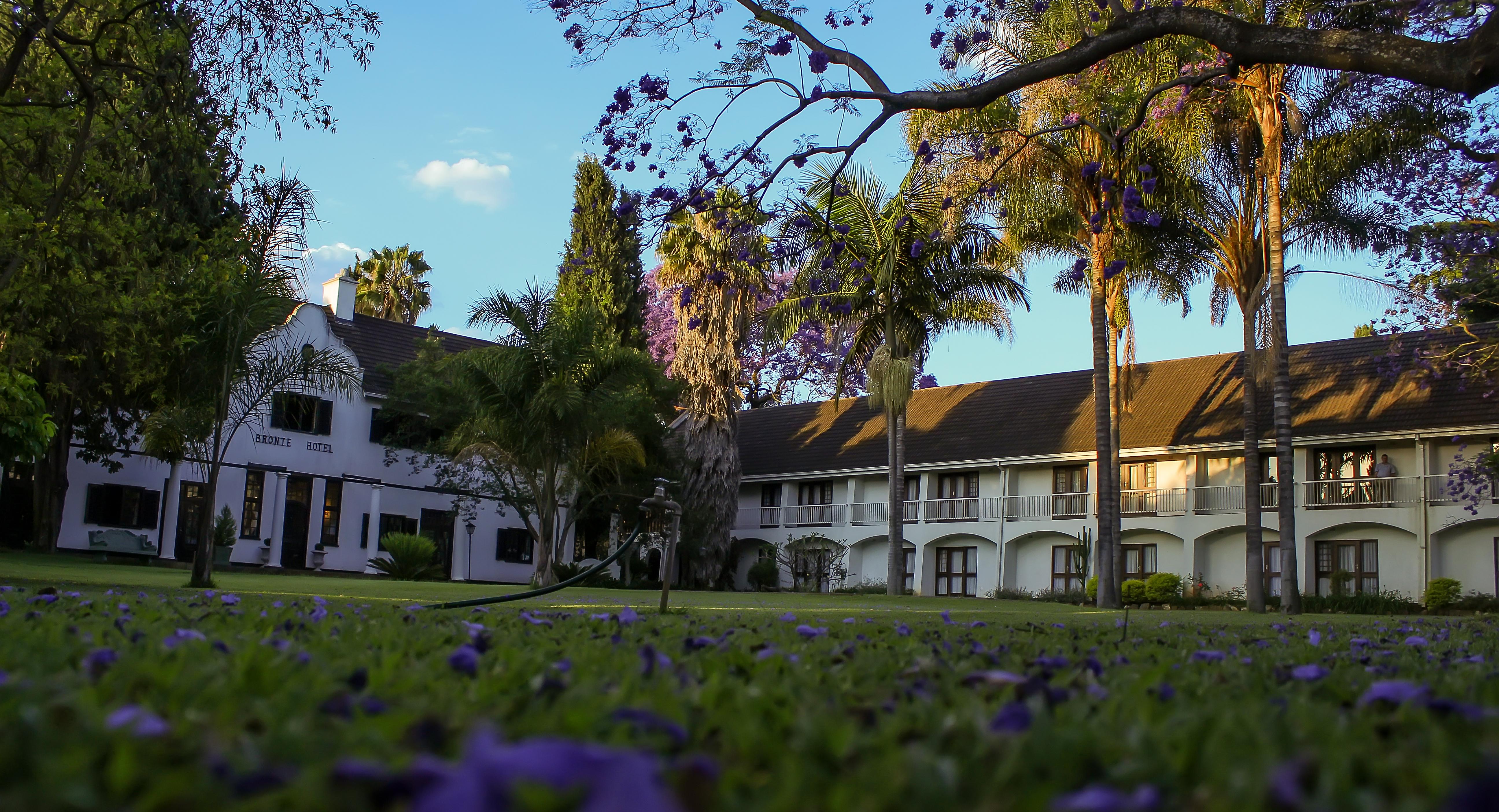 Bronte Hotel Хараре Екстериор снимка