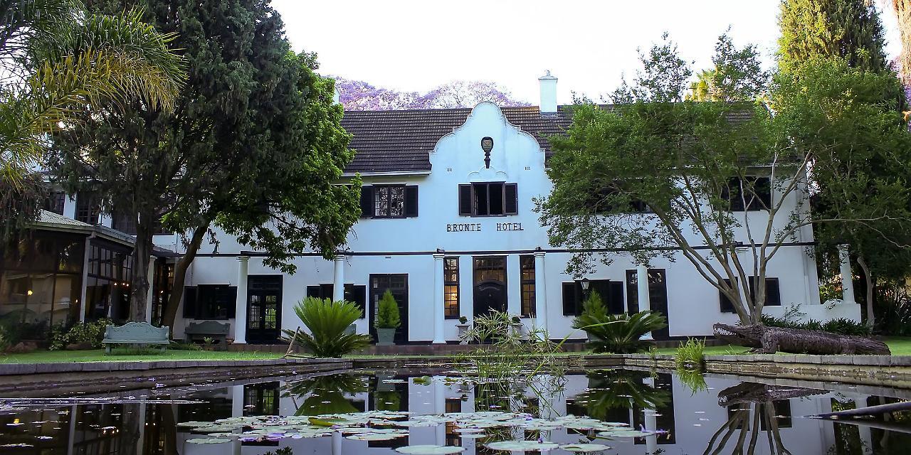 Bronte Hotel Хараре Екстериор снимка