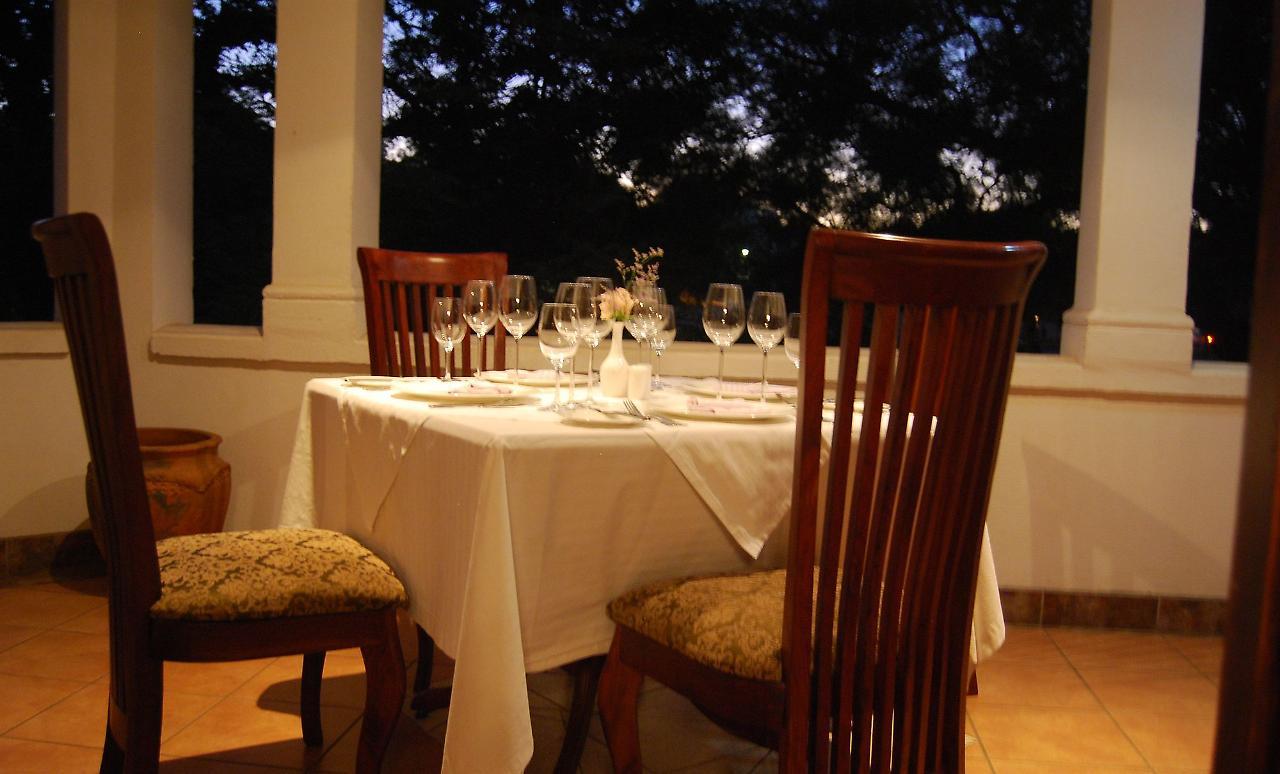 Bronte Hotel Хараре Екстериор снимка