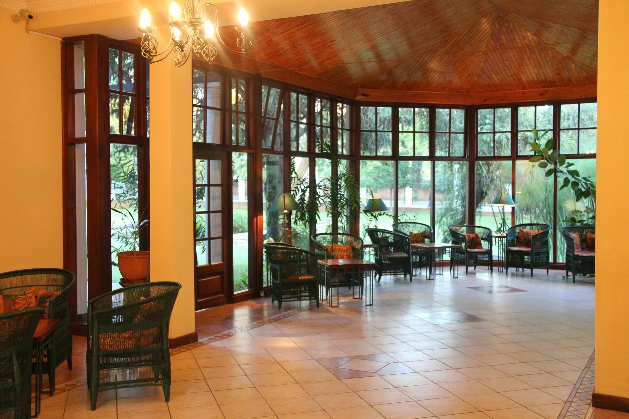 Bronte Hotel Хараре Екстериор снимка