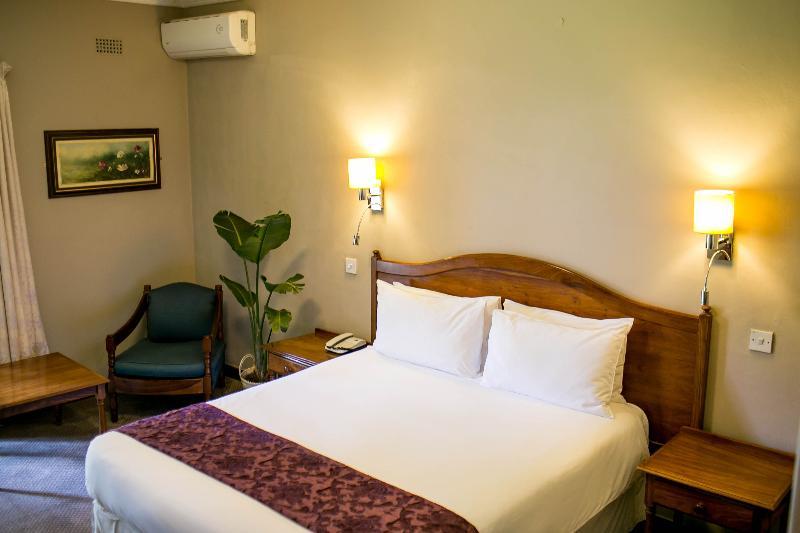 Bronte Hotel Хараре Екстериор снимка